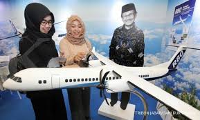 Bj habibie adalah seorang pribadi yang memiliki tekad yang kuat, sejak kecil ia sudah tertarik dengan pesawat terbang dan dari ketertarikan menjadi sebuah kecintaan yang. Pesawat R80 Impian Bj Habibie Yang Belum Terwujud Page All