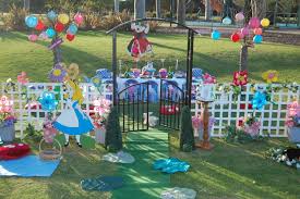 From cake pops and cupcakes to truly magnificent cake creations, we'll show you how to put together an alice in wonderland tea party extraordinaire. Alice In Wonderland Garden Wish Upon A Party