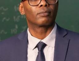 Educador Nélsido Félix plantea estrategias para prevenir la violencia  escolar.