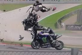 Valentino rossi evita di un. Moto Gp Rossi Torna Ad Attaccare Zarco Grave Errore Di Valutazione Corriere It