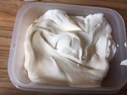 Sahniges Milchmaedchen Eis Mit Karamell Karamell Eis Eis Selber Machen Rezept Kostliche Desserts