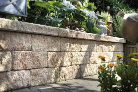 Hier zeige ich euch, wie ich eine treppe in meinem garten geplant und gemauert habe. Gartenmauer Bauen Mit Mortel Und Steinen Anleitung Von Hornbach
