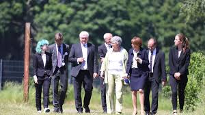 Obwohl linke und fdp für ihn werben: Frank Walter Steinmeier Besucht Gedenkstatte In Sandbostel Rotenburg Wumme