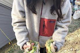 起毛しまくり モコモコ服 さえあれば 冷え込む季節でもホッカホカ 12選 camp hack キャンプハック モコモコ ポップなカラー ヘリーハンセン