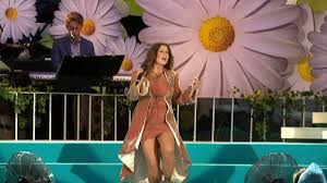 2020 • sverige • säsong 12, avsnitt 1. Allsang Carola Fangad Av En Stormvind Lotta Pa Liseberg Tv4 By Tv4