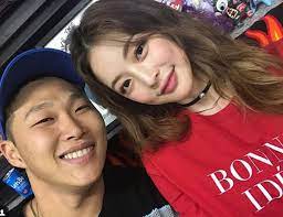 인스타그램 팔로우 1백40만 명, 유튜브 구독자 26만 명인 sns 스타인데요. ìŠ¤ìœ™ìŠ¤ ìž„ë³´ë¼ Sns ê·¼í™© ë³´ë‹ˆ ì—¬ì „í•œ ëŸ½ìŠ¤íƒ€ê·¸ëž¨ í•œì˜ˆìŠ¬ ë‹®ì€ê¼´ ë¯¸ëª¨ ëˆˆê¸¸ ì´íˆ¬ë°ì´