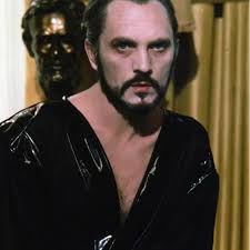 Morreu neste domingo, aos 87 anos, o ator inglês Terence Stamp. Stamp será  eternamente lembrado como a drag queen de Priscila, a Rainha do Deserto.  Descanse em paz