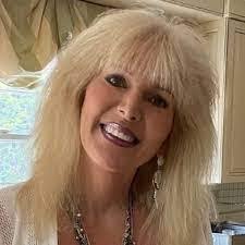 Susan Stoetzel's Instagram, Twitter & Facebook