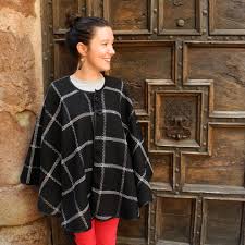 En hiver, elle devient le manteau chaud avec des doublures plus matelassées. Tuto Gratuit Coudre Une Cape Enfant Et Adulte L Atelier Des Gourdes
