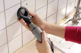In diesem fall ist es ideal, wenn man sich ein paar alte fliesen vom fliesenverlegen aufgehoben hat. Fliese Austauschen Diy Academy