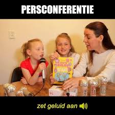 Ze zien het helemaal zitten, want terwijl ze aan het zoeken zijn bedenken ze wat ze allemaal zullen doen als ze rijk zijn. De Zoete Zusjes Persalarm We Hebben Erg Lang