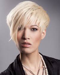 Taglio di capelli corto con ciuffo di ashlee simpson. Tagli Di Capelli Corti Dietro E Lunghi Davanti Oltre 50 Foto Da Non Perdere Guidasalute It