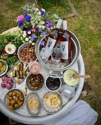 Over 100,000 english translations of german words and phrases. Orientalisches Picknick Mit Rosen Pistazien Labneh Ballchen Und Weinempfehlung Labsalliebe