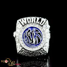 Alloy and 18k gold plated. Bijoux De Lou Dallas Mavericks Dirk Nowitzki 2010 2011 Championship Replica Ring