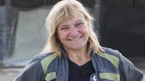(re) découvrez les agriculteurs présentés lors. L Amour Est Dans Le Pre 2019 Decouvrez Le Portrait De Bernadette La Mamie Petillante Qui N A Pas Sa Langue Dans Sa Poche Exclu Melty