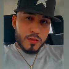 Maunabeño lanza canción a través de las redes sociales El artista maunabeño  Emma Velez, considerado una de las promesas de la música urbana latina,  lanzó recientemente el sencillo 'Medusa' a través de