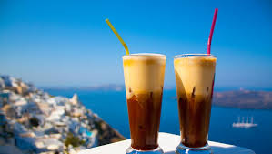 Freddo espresso and freddo cappuccino are without a doubt the most popular coffees in greece, at although the basic philosophy behind freddo espresso and shakerato is the same, namely the. Il Frappe Greco Vacanzegreche Il Tuo Portale Per La Grecia