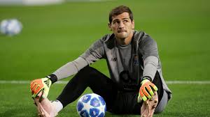 Real madrid legend iker casillas has had his say on ac milan shot stopper gianlugidonnaruma amidst the transfer rumours linking him with a move to the premier league. Iker Casillas Gantung Sepatu Dengan Segudang Prestasi Uss Feed