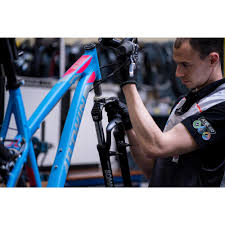 Entretien vélo électrique (1) réparation moteur vélo en magasin (3) changement cables électriques et alimentation en magasin (5) changement batterie vélo en magasin (2) diagnostique et mise à jour logiciel en magasin (5) réparation composants électriques (écran et éclairage) en magasin (2) Entretien Et Reparation Velo Prestations Atelier Decathlon