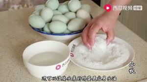 小秋 咸鸭蛋又出新做法了 一袋盐 一碗酒 10天就能吃 个个都流油 youtube make it yourself dim sum