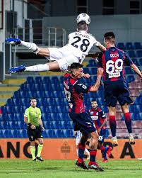 Vedat muriqi ile ilgili vedat muriqi fenerbahçe'ye geri dönüyor. Die Frau Von Vedat Muriqi Via Super Lig International Facebook