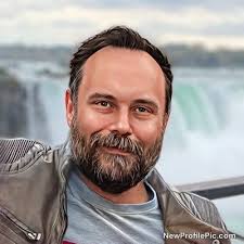 Stephen Wills's Instagram, Twitter & Facebook