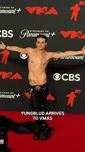 Serving looks on the #VMAs carpet ahead of his Ozzy Osbourne tribute 🖤