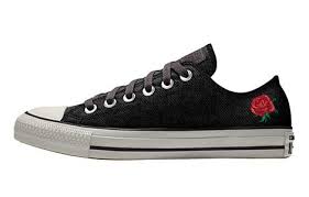 Printed converse chucks by notlikeyou.com. Converse Bringt Wedding Sneakers Heraus Die Chucks Fur Jede Braut