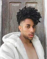 It's hard enough to have a good hair day on your own, much less when the weather wants to turn your long, curly hair into a big. Type 3 Curly Hair Male Novocom Top