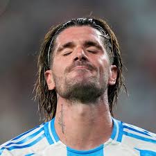 Rodrigo De Paul lo hizo de nuevo: el jugado cambio de look, junto a su  hija, a horas de la final de la Copa América