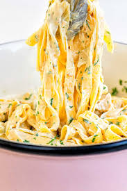 Add vegetables and chicken, heat through then add to hot cooked egg noodles and mix well. Chicken Alfredo Creamy Chicken Pasta Supergolden Bakes