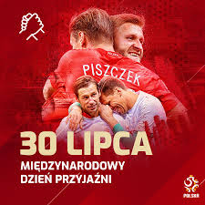 Ideą święta jest zachęcanie ludzi do zawierania przyjaźni, ale także promowanie przyjaźni np. Laczy Nas Pilka A Dzis Wypada Miedzynarodowy Dzien Przyjazni Oznaczcie Swoich Przyjaciol Z Ktorymi Chcielibyscie Go Spedzic Facebook