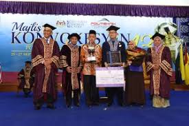 Majlis disempurnakan pengerusi eksekutif puncak niaga, tan sri rozali ismail dan turut dimeriahkan dengan cabutan bertuah yang menawarkan hadiah seperti motosikal, iphone dan pakej umrah lima bintang. Tan Sri Rozali Bin Ismail Apea Asia Pacific Enterprise Awards