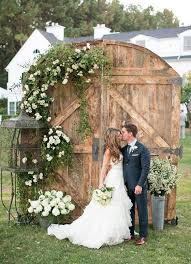 10 Breathtaking Backdrops For Your Wedding Rustic Wedding Chic Outdoor Country Wedding Country Wedding Wedding Decorations