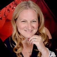 Holly Gunter's Instagram, Twitter & Facebook