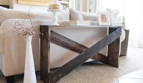 Table Console Bois Ceruse Adossee Au Canape Blanc Elegant Decoration Maison Idee Deco Deco Interieure