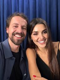 Two Worlds and Amina" brings together Hande Erçel and Metin Akdülger