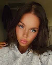 Mollie Kline's Instagram, Twitter & Facebook