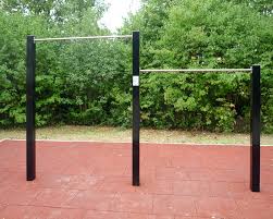 Edelstahl reckstange 125 cm turnstange für reck im garten mit schrauben kappen. Stahl Reck 2 Teilig Verstellbar Fur Den Privatgarten Und Offentlichen Bereich Bowi Ch