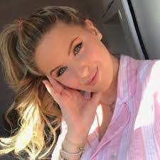 Annabelle Wray's Instagram, Twitter & Facebook