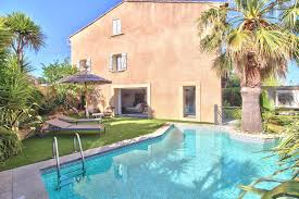 Une petite maison d'environ 45 m² comprenant 1 chambre, une salle d'eau, et la jouissance d'un jardin indépendant complète l'ensemble. Maison Avec Piscine Et Jardin 4 Chambres 8 Pers Cuers Tarifs 2021