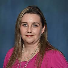 Suzanne Cardona's Instagram, Twitter & Facebook