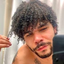 Beau Holcomb's Instagram, Twitter & Facebook