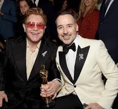 È stato presidente del consiglio dei ministri dal 1992 al 1993 e dal 2000 al 2001. L Ex Moglie Di Elton John Renate Blauel Gli Fa Causa Presentata Un Ingiunzione La Repubblica