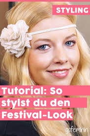 Love and peace, also liebe und frieden, machten das lebensgefühl der in den usa gegründeten bewegung aus. Frisuren Zum Selbermachen Lassiger Hippie Look Furs Festival Hippie Look Frisuren Zum Selbermachen Rockabilly Look