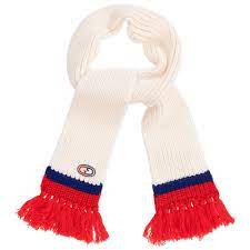 Find staple crew and v neck in appealing hues of blue, pink and yellow with your jeans for a stylish edge to your look. Gucci Ivory Knitted Wool Scarf 120cm Childrensalon