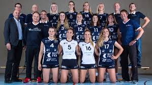 Women's volleyball team regrouped and reminded each other to slow down, take a look around and really experience these last few moments. Frapp Die Power Cats Trotzen Den Erwartungen Vieler