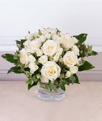 Superbe Bouquet De Roses Blanches Caprice De Fleurs Floral Arrangements Bouquet Flowers