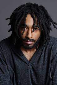Afro Hair Man Zoom Auf Trendige Frisuren Fur Einen Trendigen Look Einen Frisuren Trendige Trendigen Afro Hommes Dreadlocks Homme Coiffure Afro
