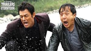 Hong kong's cheeky, lovable and best known film star, jackie chan endured many years of long, hard work and multiple injuries to establish international success after his start in hong kong's manic martial arts cinema industry. Fora Do Rumo Com Jackie Chan E Johnny Knoxville Trailer Leg Dub Hd Youtube